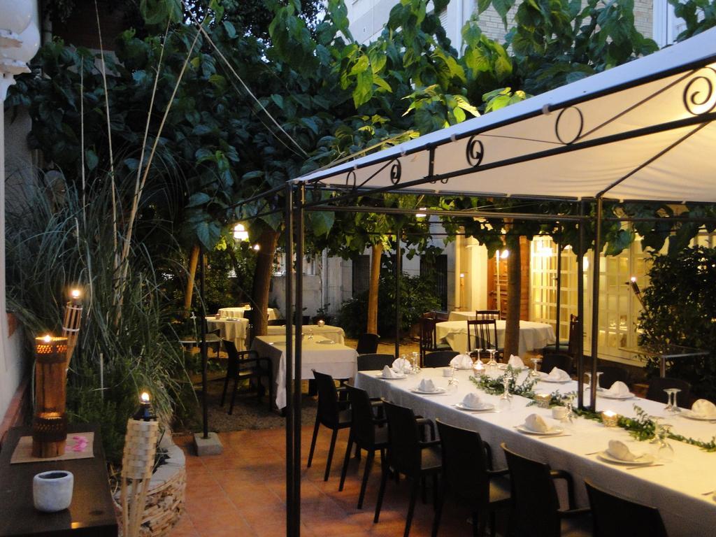Hotel Restaurant Llansola Sant Carles De La Rapita Exterior photo