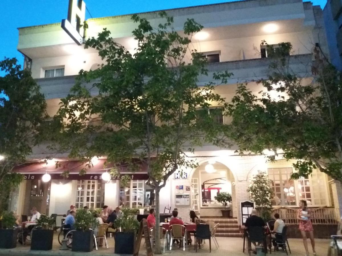 Hotel Restaurant Llansola Sant Carles De La Rapita Exterior photo